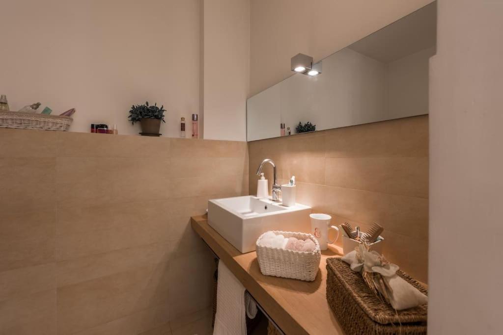 New Cosy Apartment Near To Petruzzelli Theatre Bari Luaran gambar